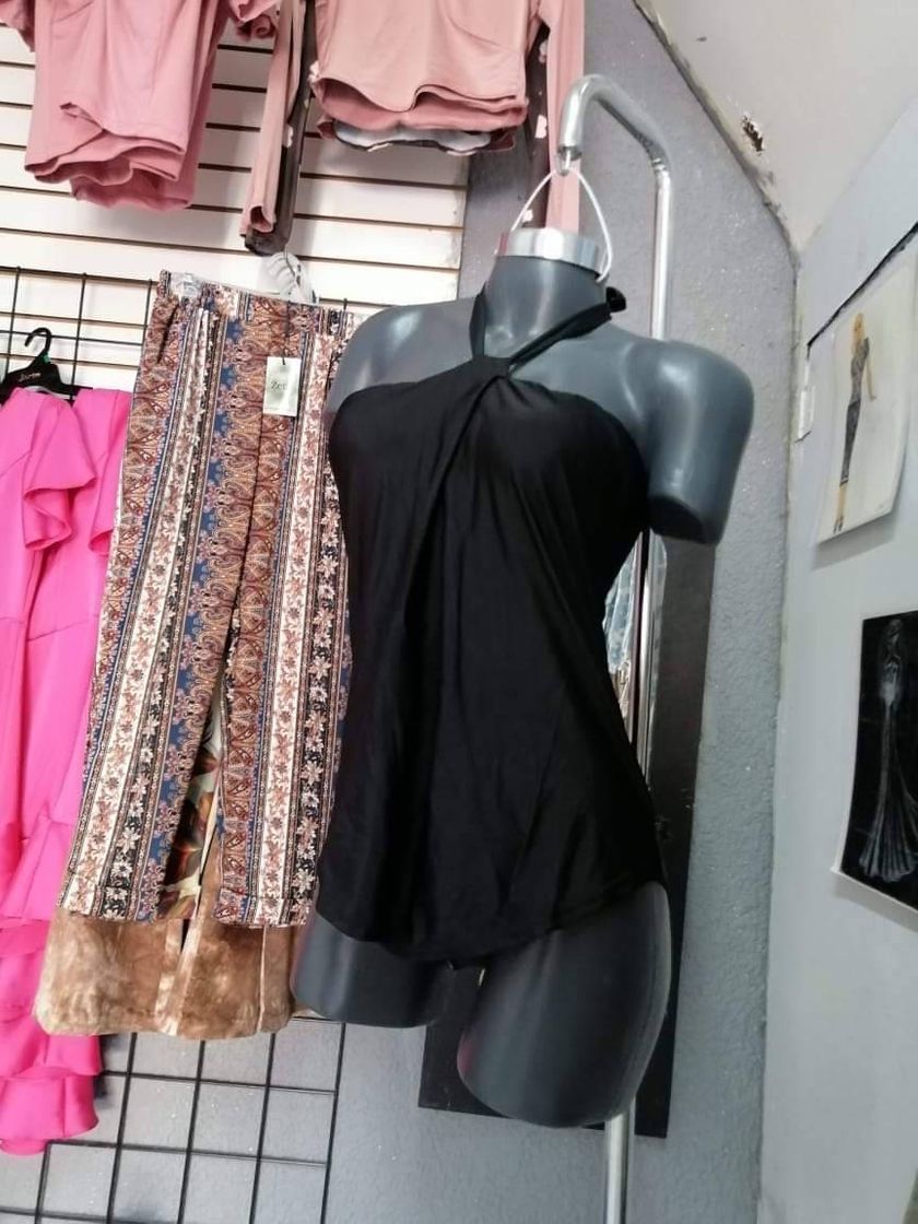 Moda Traje de baño con cuello halter de color negro