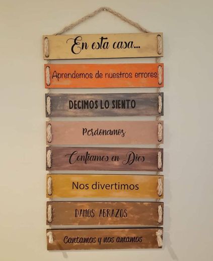 Escoge la tipografía, colores y frases que desees. 