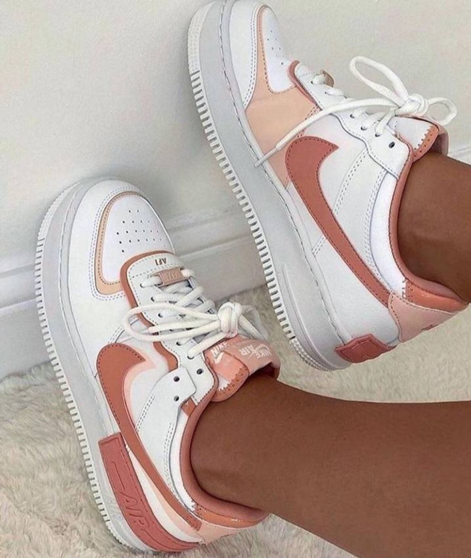 Social NIKE AIR FORCE 1 SHADOW BLANCAS Y ROSADAS 