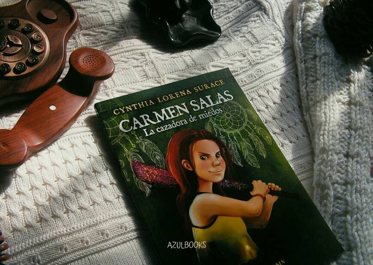 Social 📄 Reseña de Carmen Salas: La cazadora de miedos.