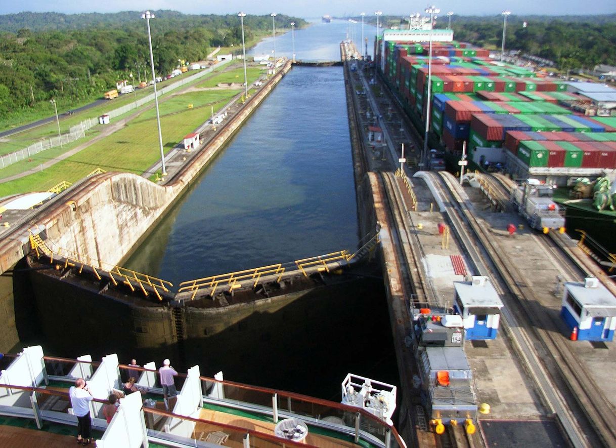 Place Panama Canal