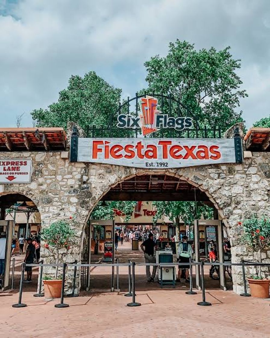 Place Six Flags Fiesta Texas