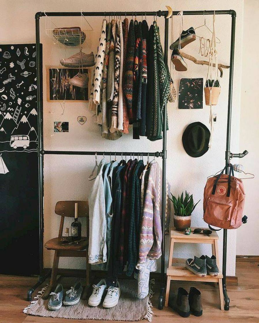 Moda Cuarto: colgador de ropa💫