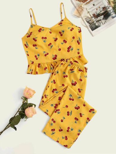 conjunto blusa e calça amarelos com cerejas