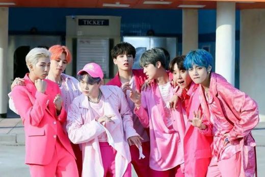 BTS - BOY WITH LUV