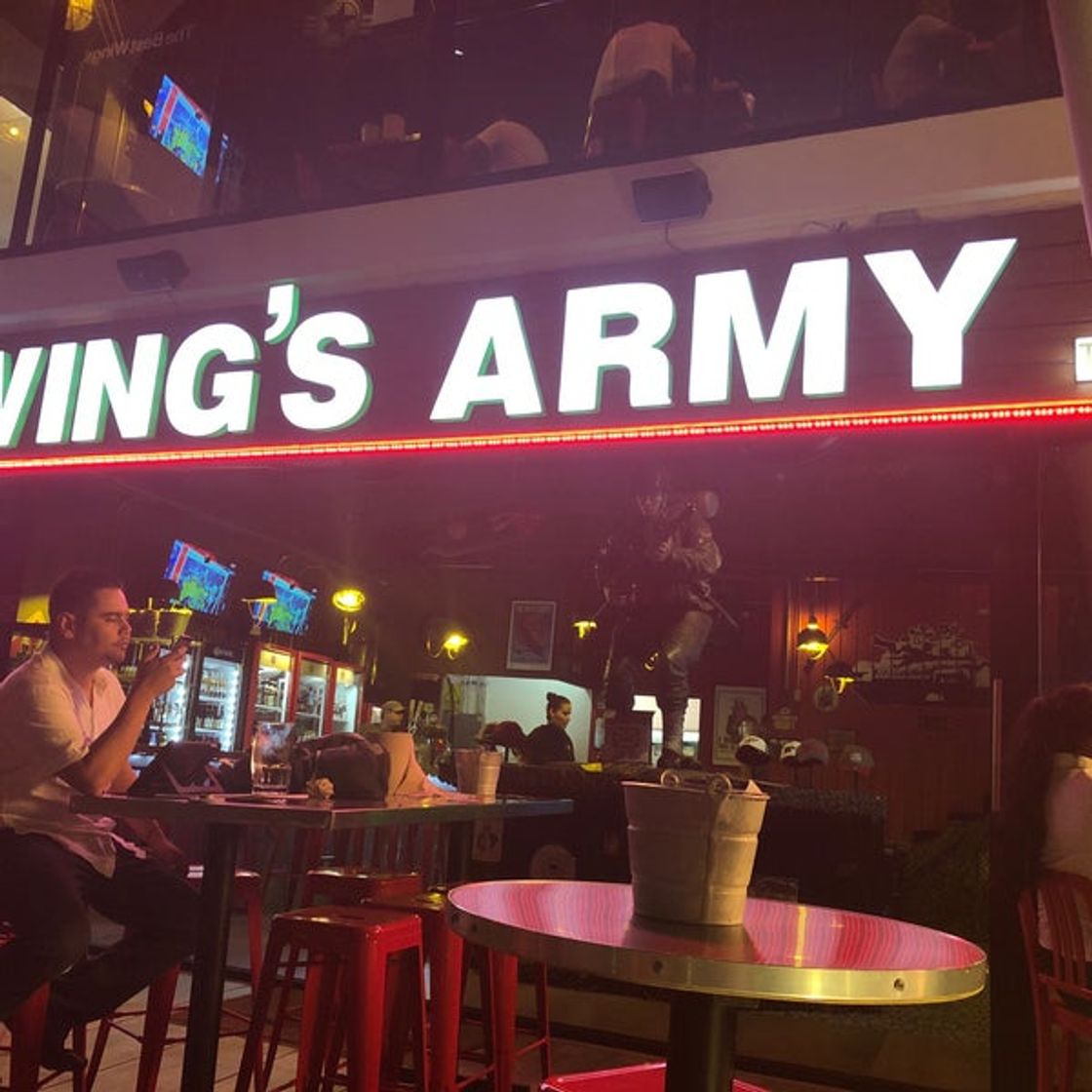 Restaurants Wing'S Army Punto 115