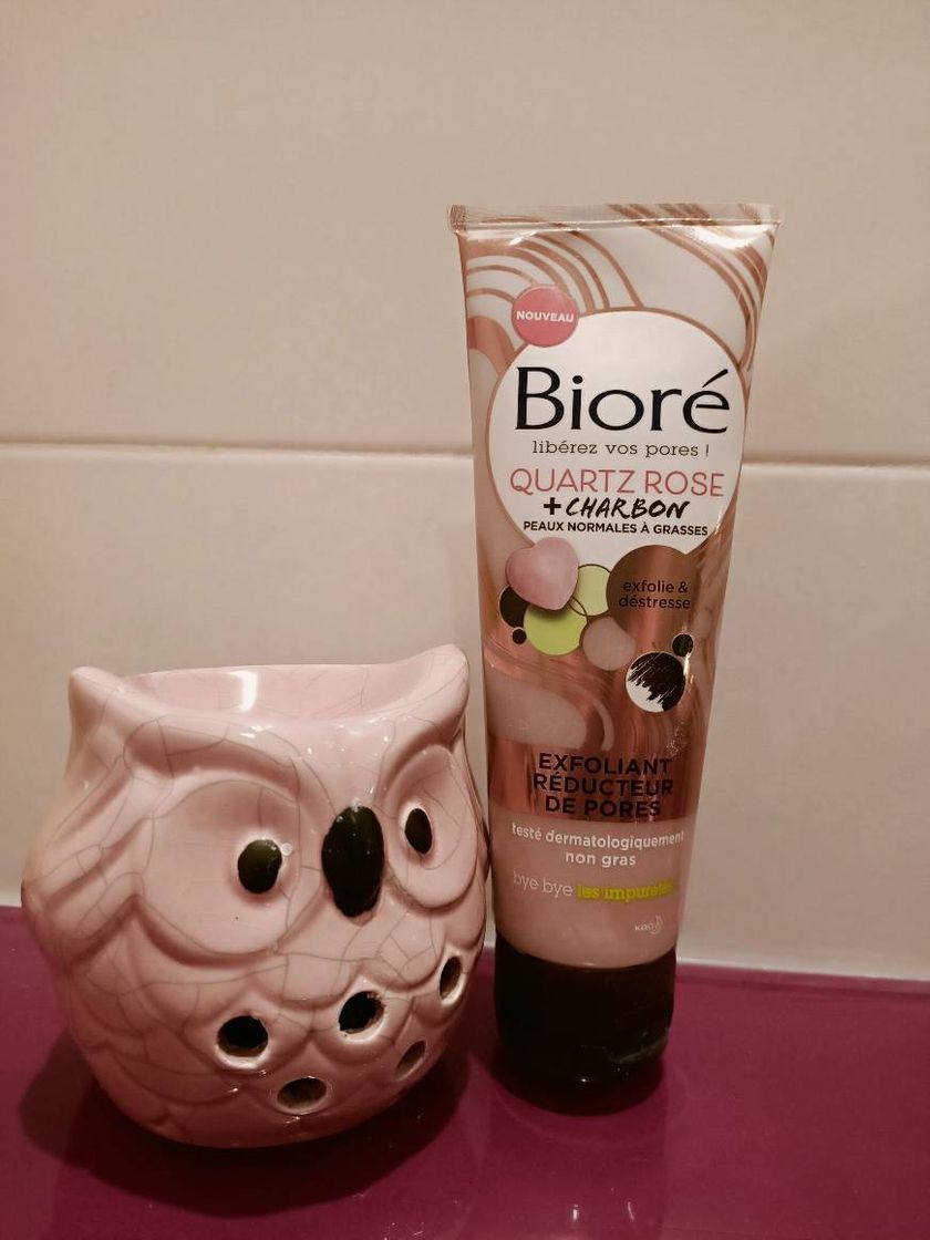 Fashion Exfoliante de cuarzo rosa + carbón purificante de Biore 