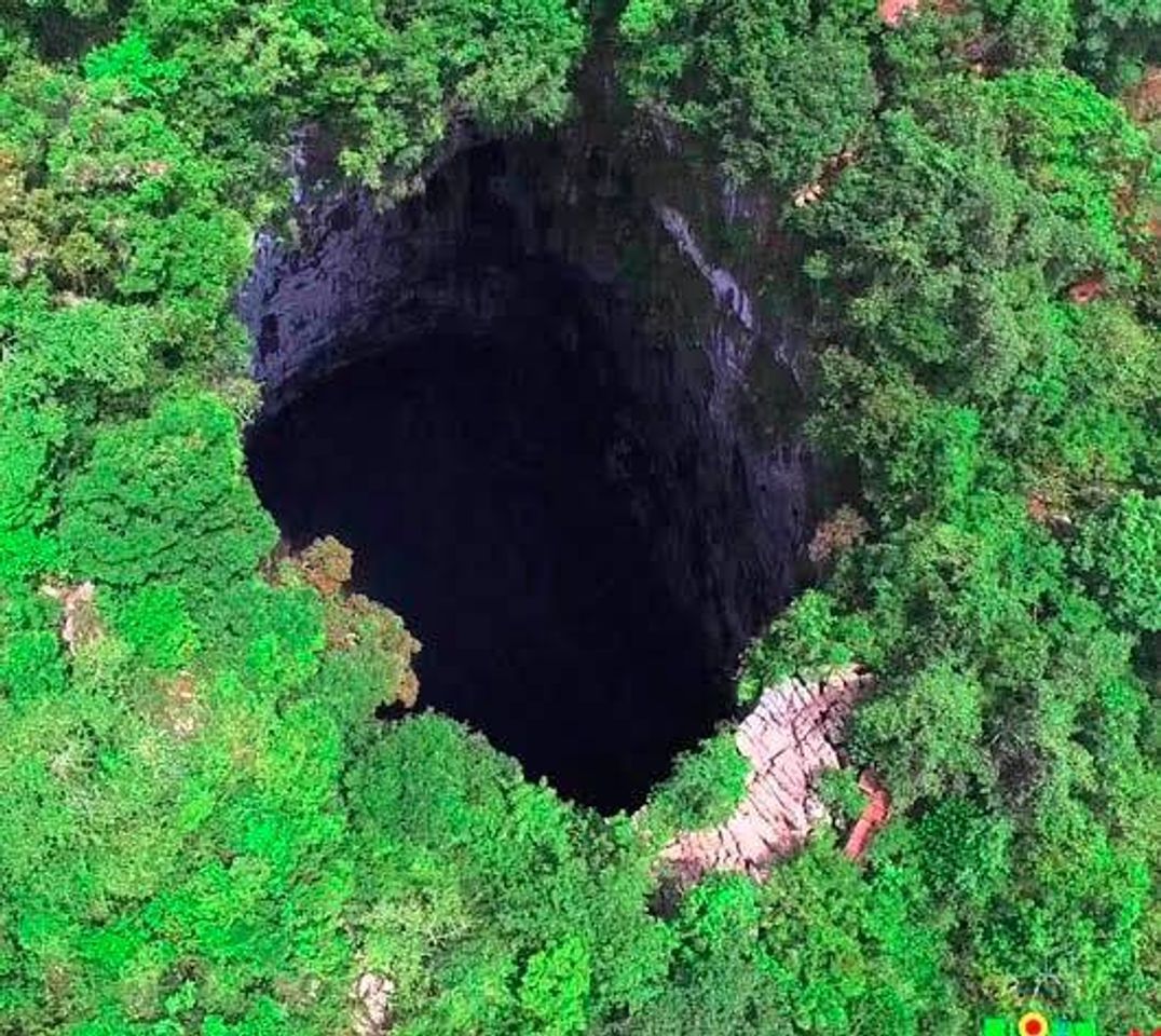 Lugar Sótano De Las Golondrinas