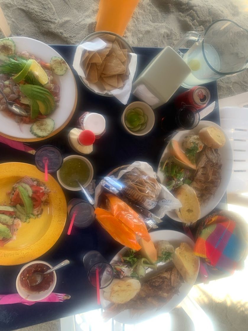 Restaurantes Mariscos El Gordo (on the beach)