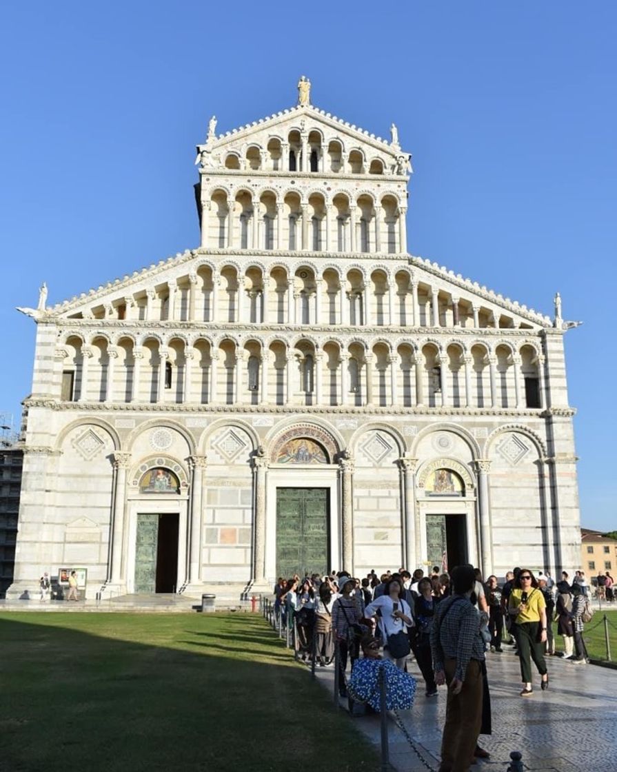 Place Piazza dei Miracoli