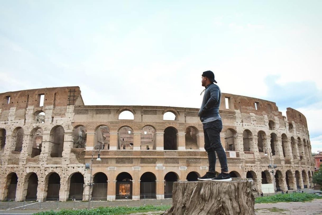 Lugar Coliseo de Roma