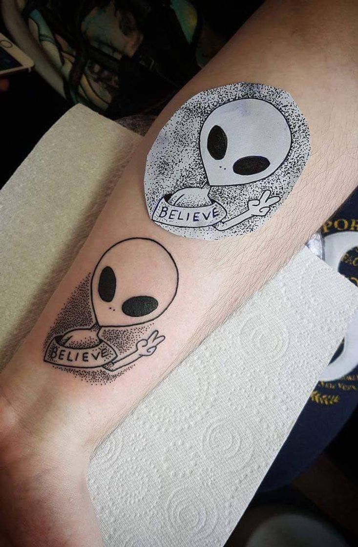 Moda Tattoo alien believe 