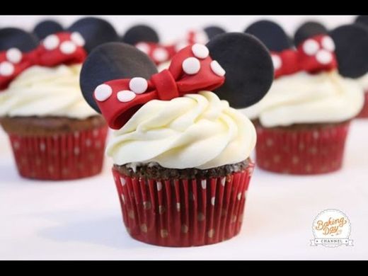 CUPCAKES DE MINNIE MOUSE - BAKING DAY - YouTube