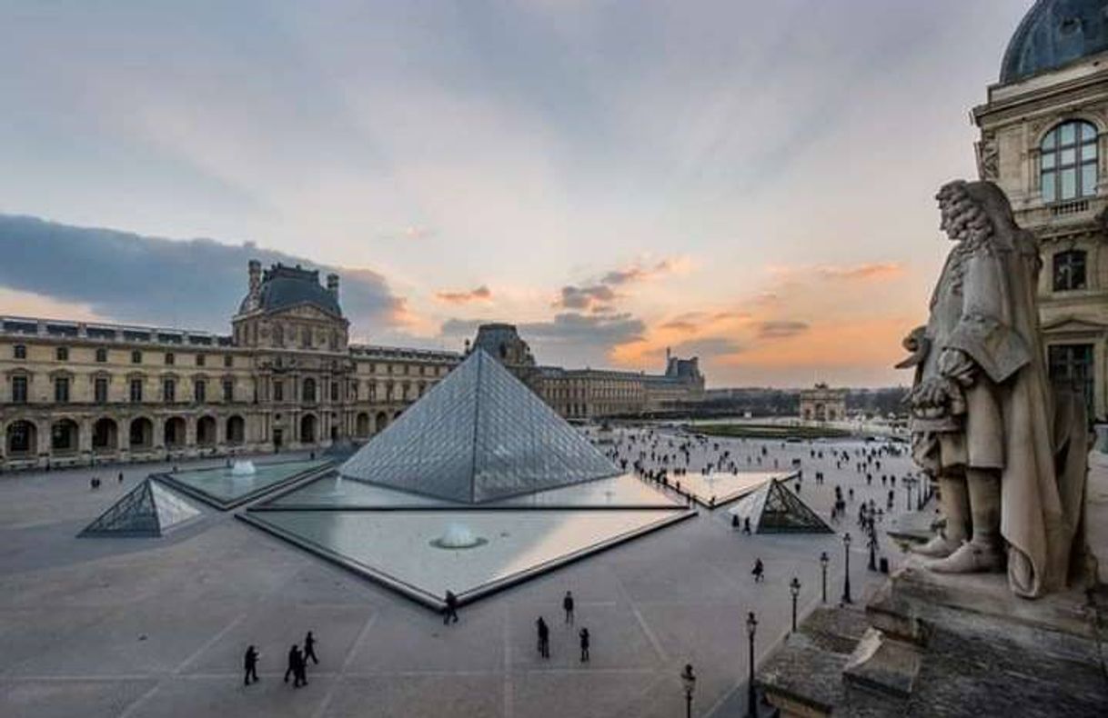 Place Museo del Louvre