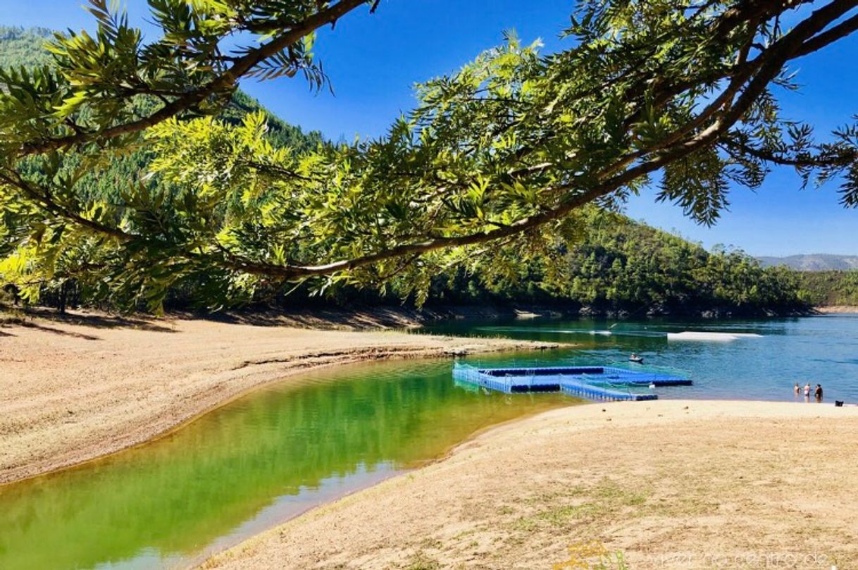 Lugar Praia Fluvial de FERNANDAIRES