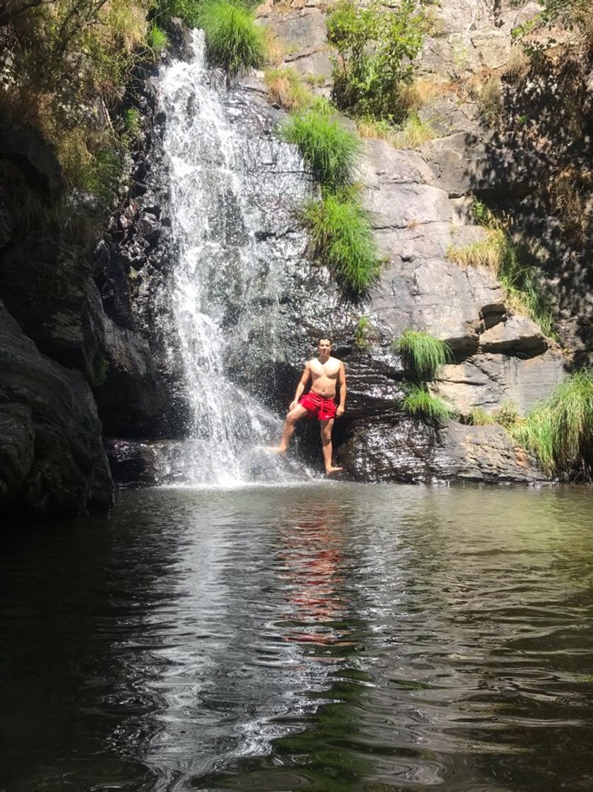 Lugar Praia Fluvial Penedo Furado 