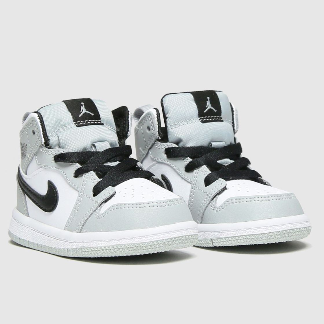 Social Nike Jordan 1 Mid