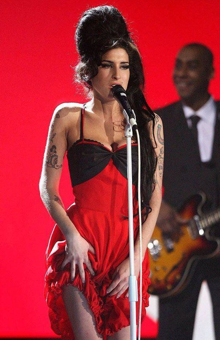 Moda Amy Winehouse💛❤💜💙