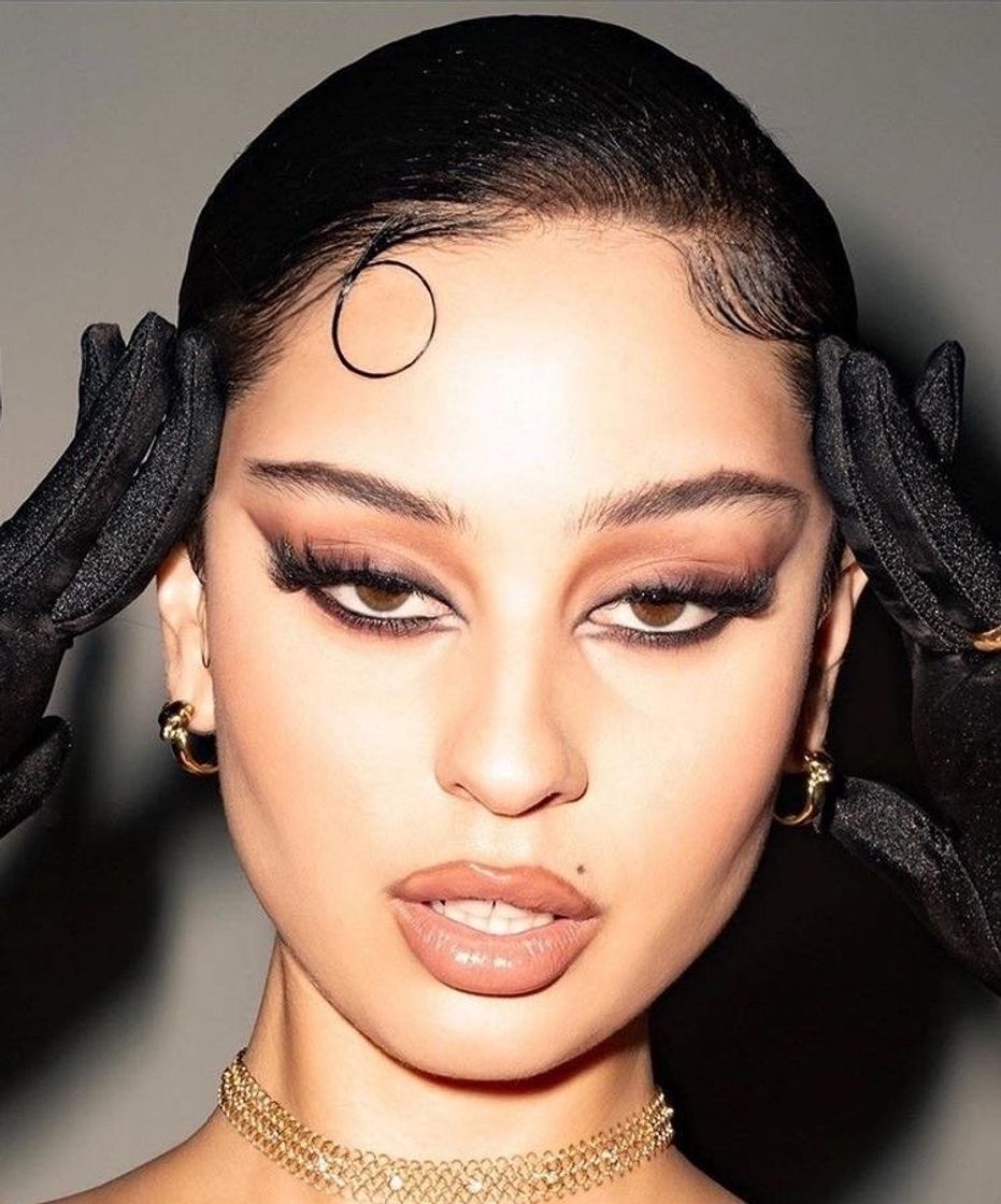 Social euphoria makeup 