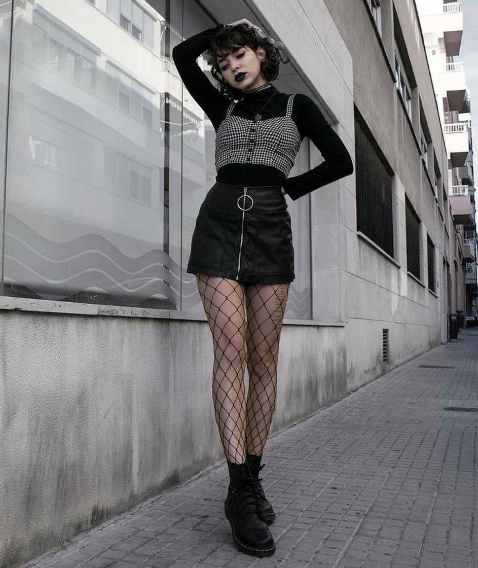 Fashion e-girl look preto