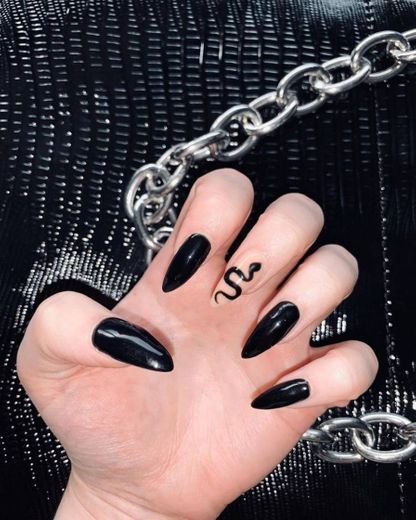 Black Nails w/ Snake 🐍🖤