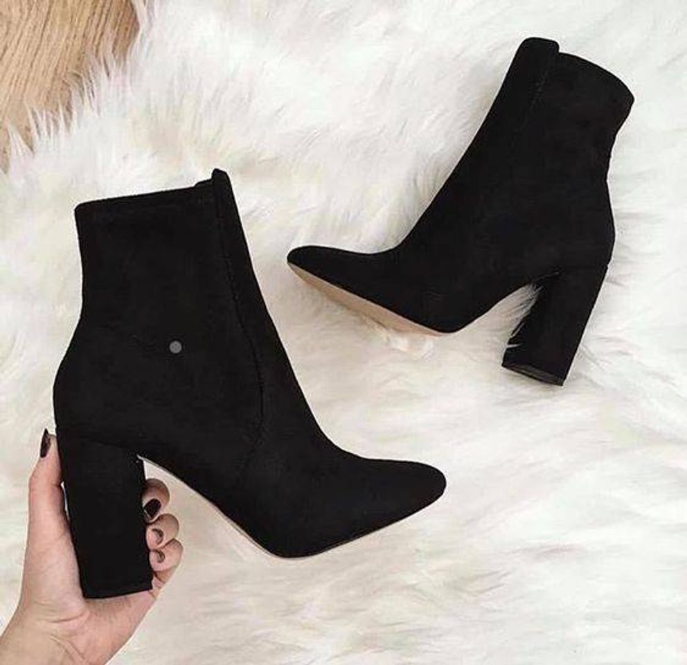 Moda Maravilhosa essa botas 🖤