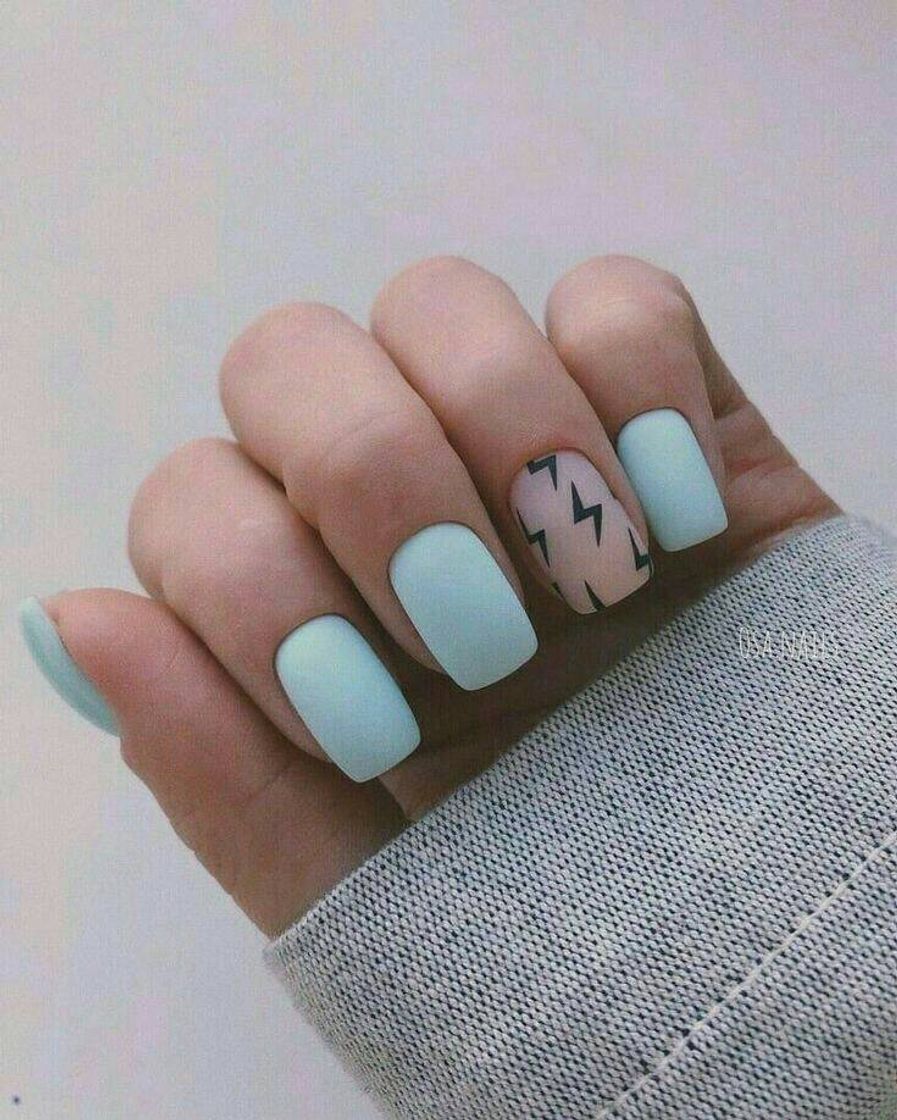 Social Hermosas uñas celestes