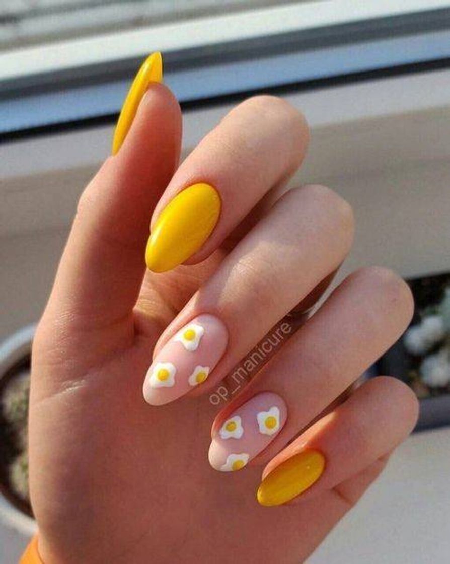 Fashion Unhas com desenho de ovinhos 