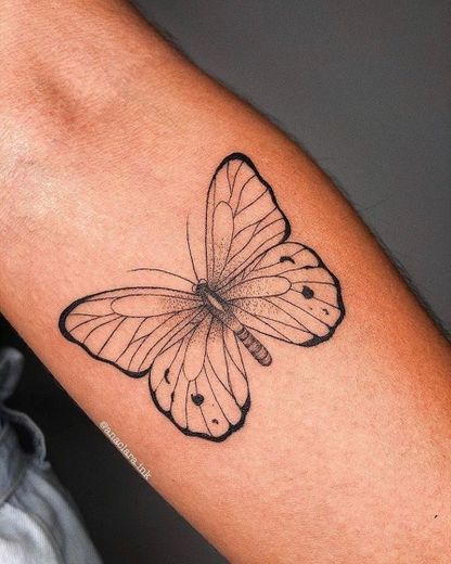 Tatuagem feminina borboleta