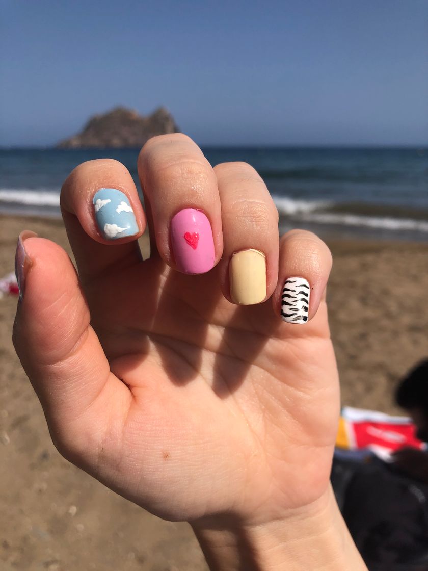 Fashion Uñas veraniegas y muy coloridas ❤️☁️✨🦓