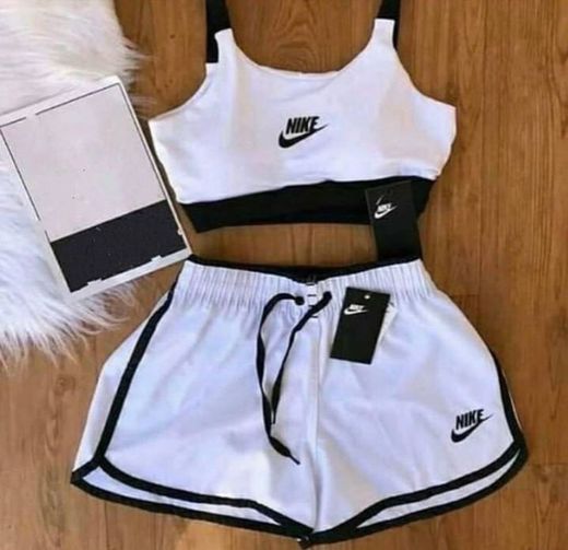 Conjunto Nike Branco e Preto
