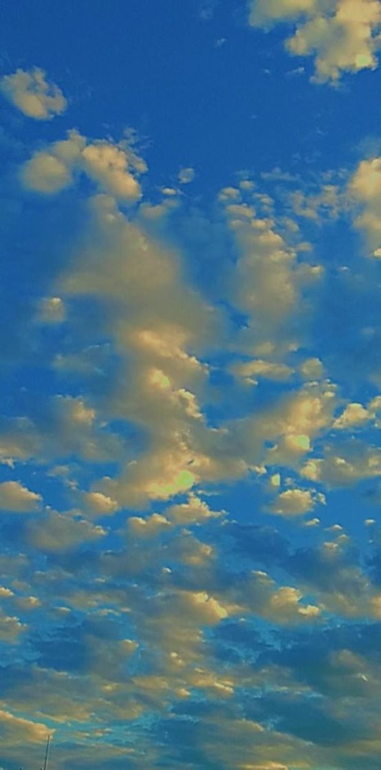 Céu azul com nuvens