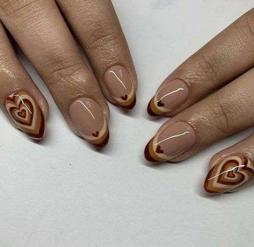 TRENDY BROWN HEART NAILS 