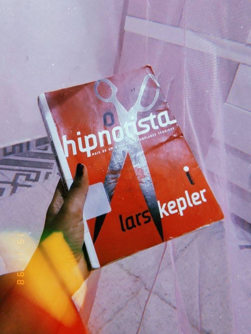 Book O Hipnotista, de Lars Kepler. 