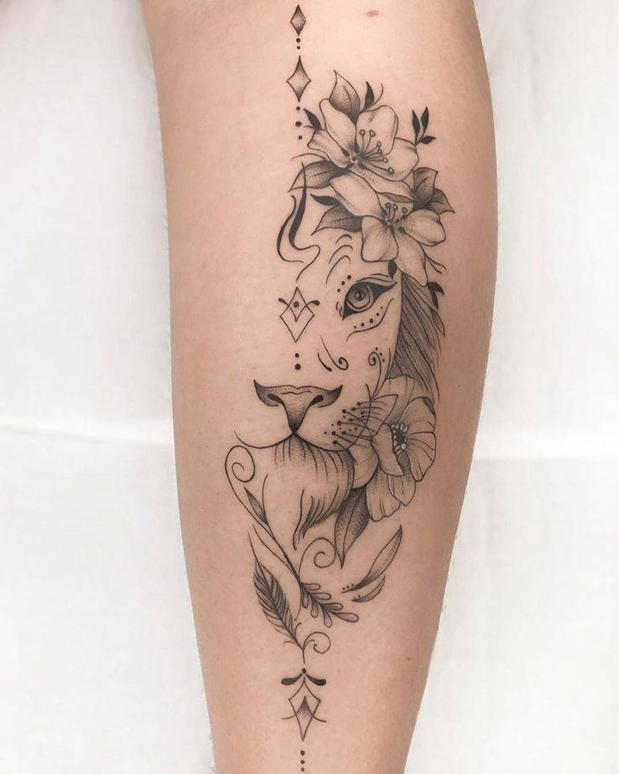 Social tatuagem leão com flor