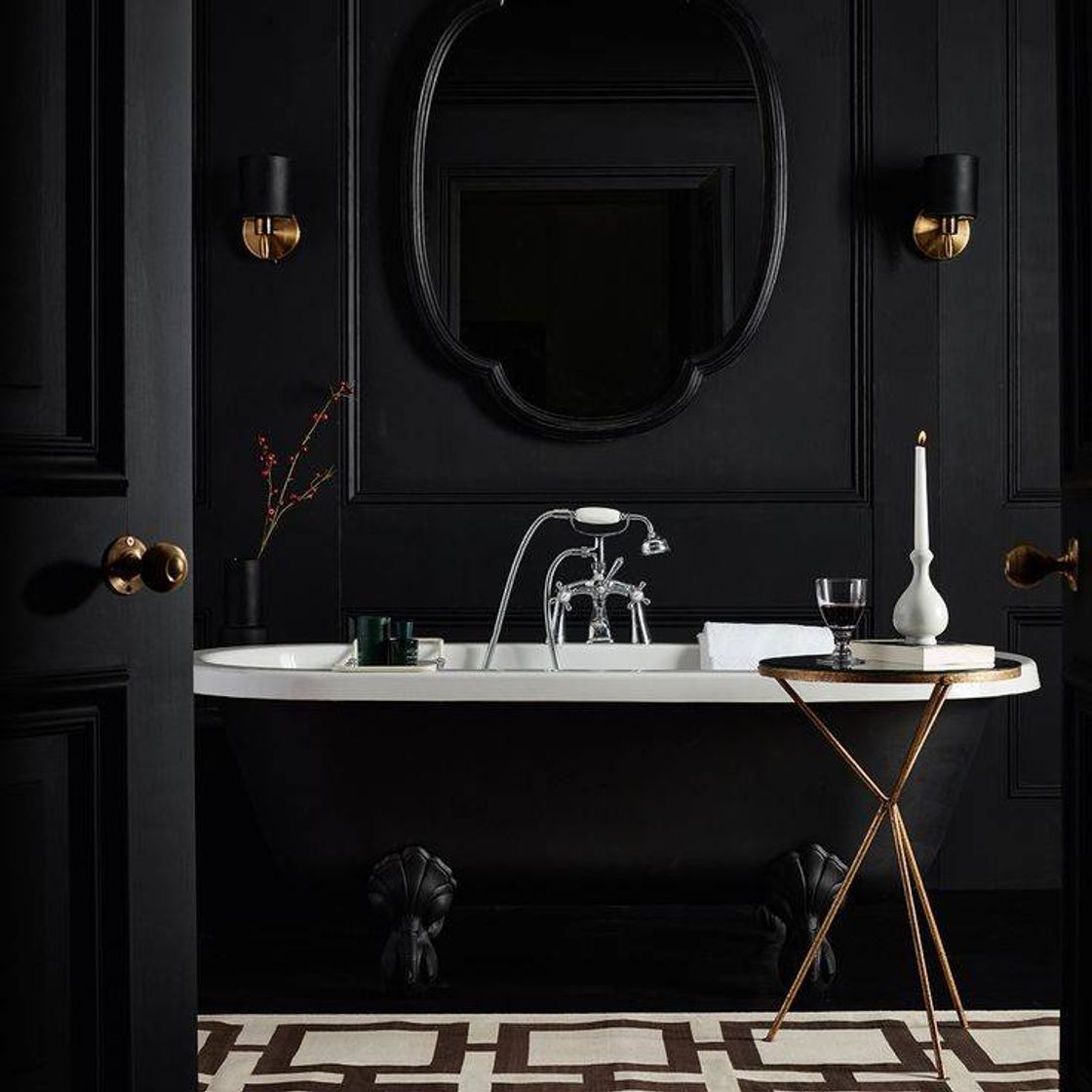 Moda Black bathroom