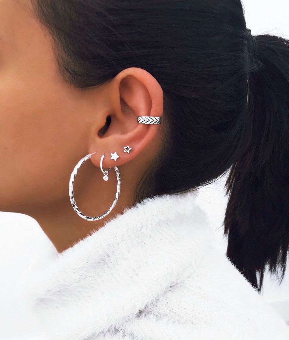 Social oreja llena piercings