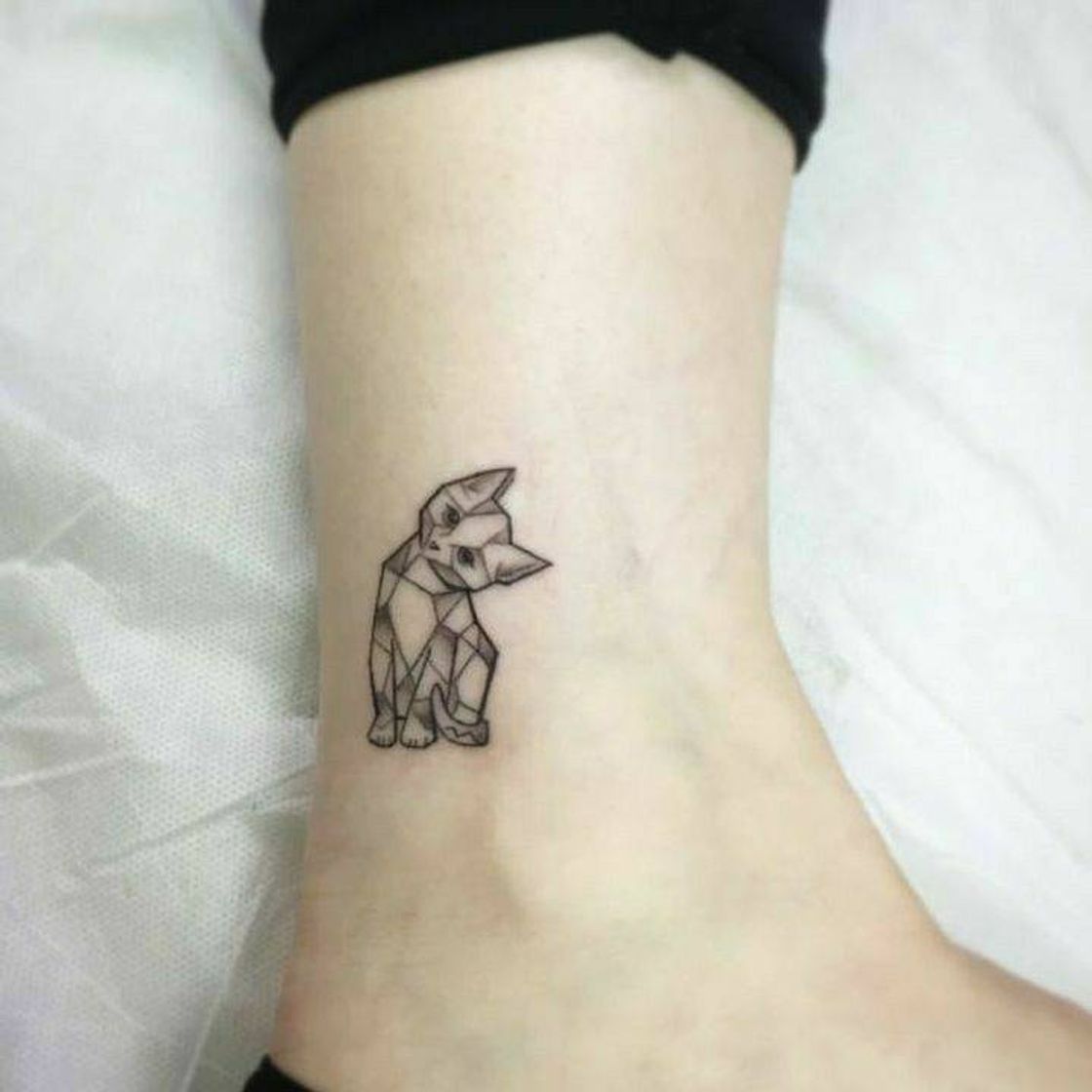 Fashion Inspirações de tatuagens minimalistas: gatinho🐱🤍