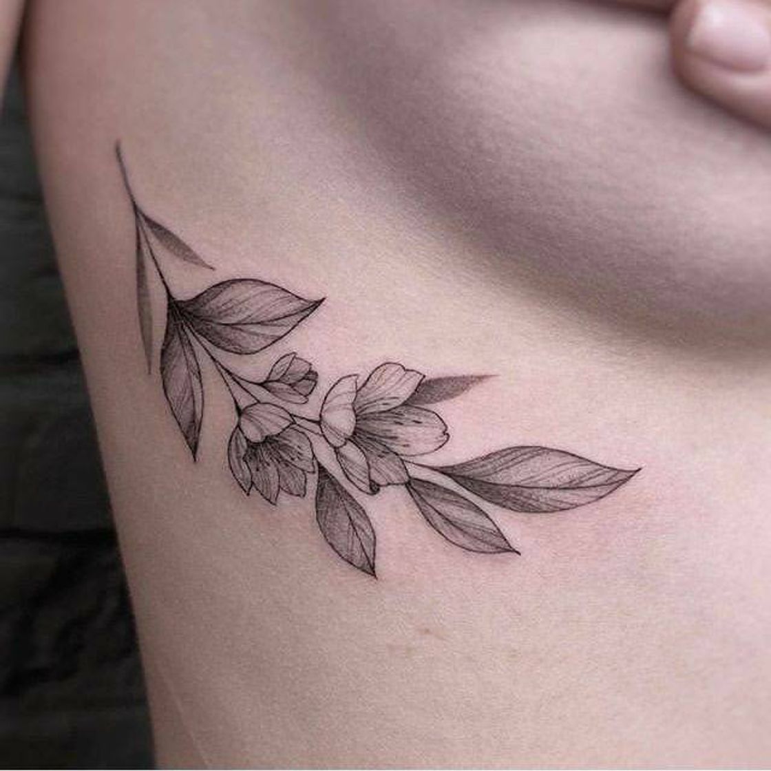 Moda Inspirações de tatuagens minimalistas🤍