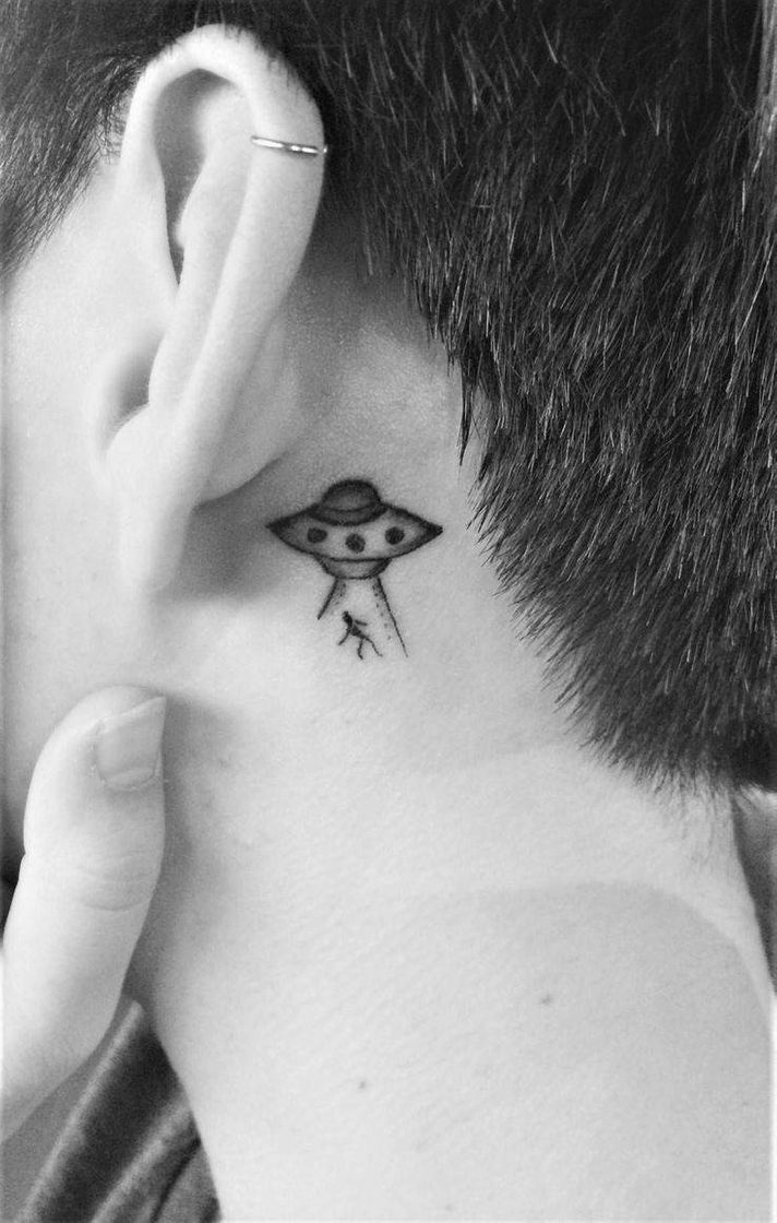 Moda Inspirações de tatuagens minimalistas: pescoço🤍