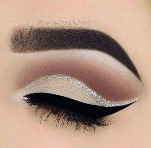 10 Ways to Add Glitter Into Your Makeup 