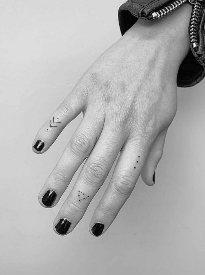 Moda tattoo minimalista 