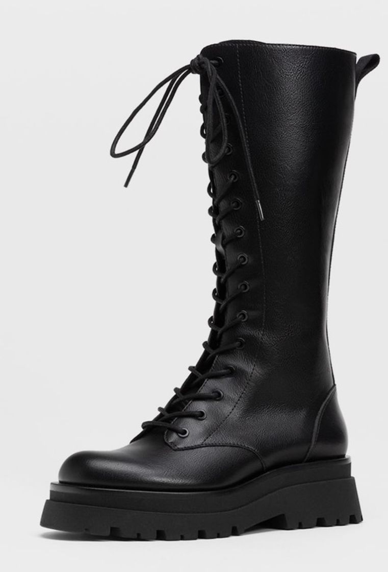 Fashion Botas altas planas con cordones - Moda de mujer | Stradivarius ...