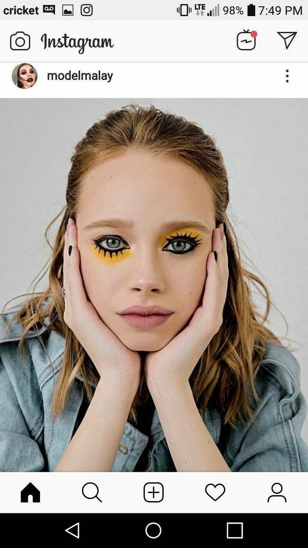 Social Maquiagem amarela