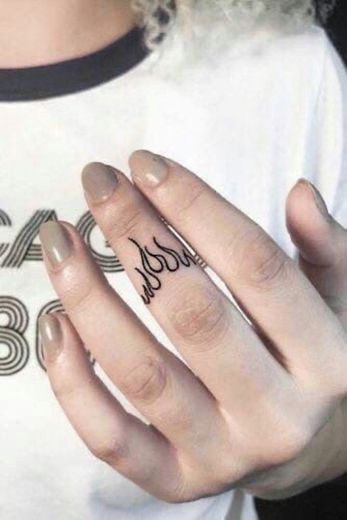 tatuagem simples de dedo
