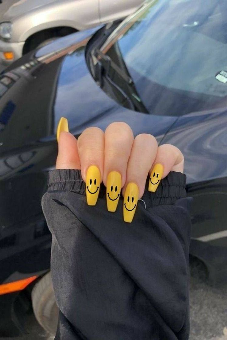 Fashion Unhas amarelas :) 💛