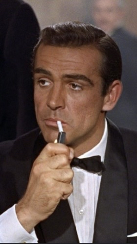 Product Sean Connery (1962-1971, 1983) El Bond original. Su elegancia y magnetismo definieron al personaje en clásicos como Goldfinger y Dr. No.