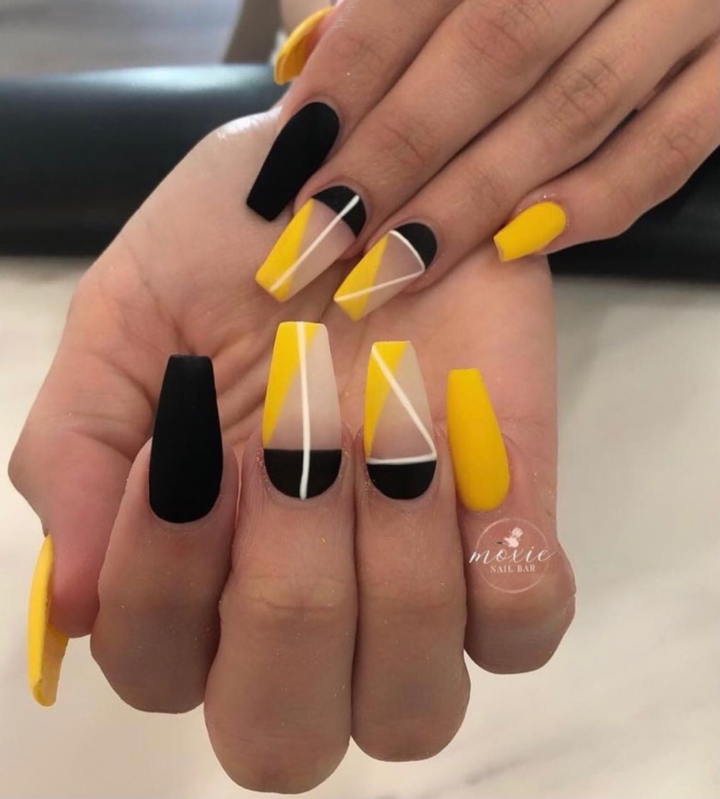 Fashion Amarillo y negro una perfecta combinación 💛🖤