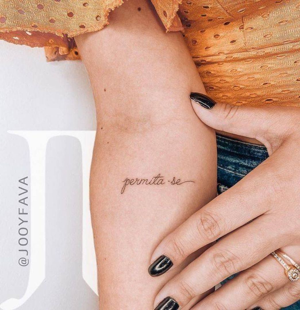 Fashion Tatuagem delicada de frase