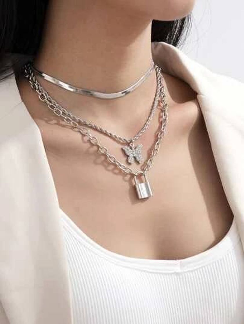 Social  Colar com pingente de borboleta